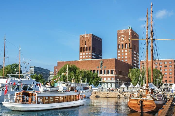 Oslo: Get Private City Tour with Guide & Driver by Luxury Minivan 2