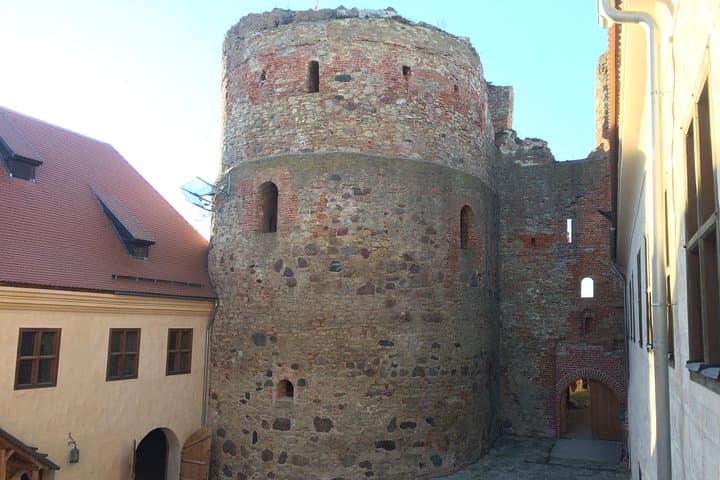 Tour from Riga to Vilnius: Bauska Castle, Rundale Palace and The Hill of Crosses 5