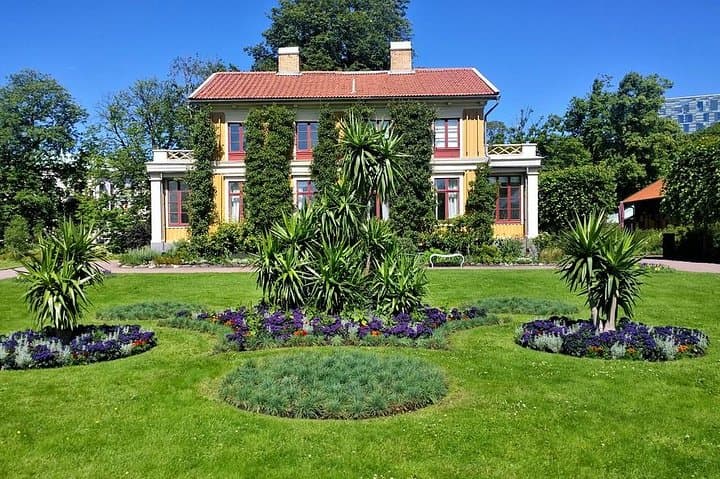 Gothenburg Private Walking Tour with a Local 5