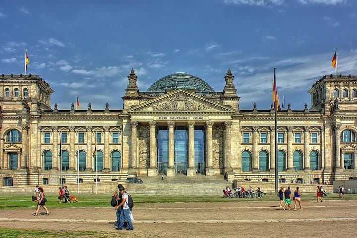 Private Transfer from Nuremberg to Berlin with 2h of Sightseeing 2