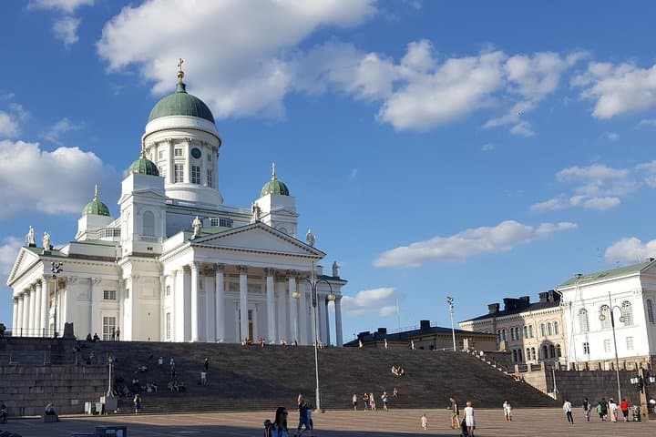 Helsinki Highlights: walking tour with local guide 2