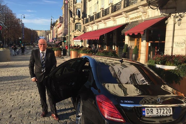8 hours Full-Day Exclusive Oslo Tailormade Guided Limo Tour 5