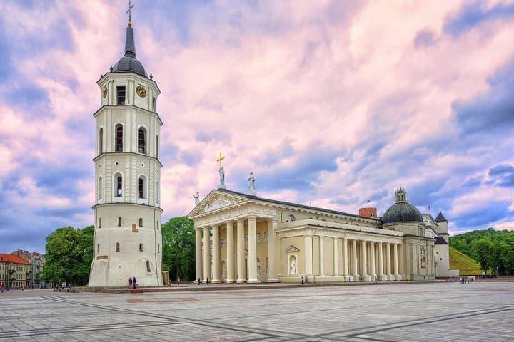Riga-Vilnius Sightseeing Tour Bus 4