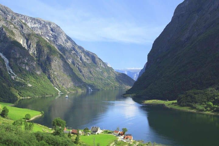 Private guided, Bergen to Oslo - Nærøyfjord Cruise & Flåm Railway 2