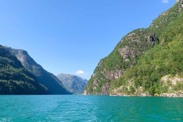 Private yacht Fjord and waterfalls cruise to Modal / Mostraumen 4