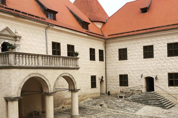 Tour from Riga to Vilnius: Bauska Castle, Rundale Palace and The Hill of Crosses 4