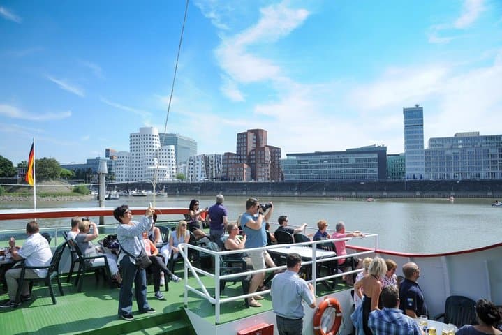 Düsseldorf Sightseeing round-trip Cruise 2