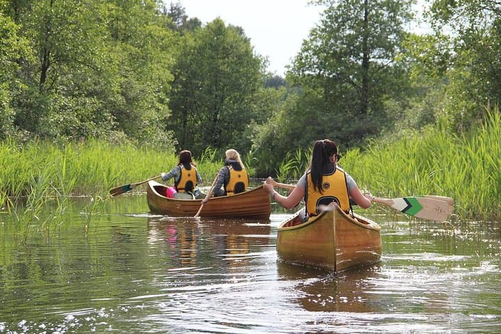 Premium guided Canoe Tour in lake Plateliai Handcrafted inventory and picnic set 3