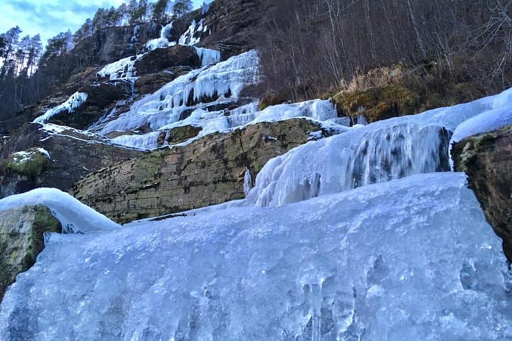 PRIVATE GUIDED TOUR: Highlights of Norway – Trip to the Sognefjord – WINTER 2