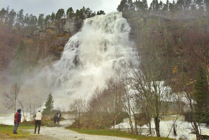 PRIVATE GUIDED TOUR: Norway's Highlights – Viking Special, 11-12 hours – WINTER 4