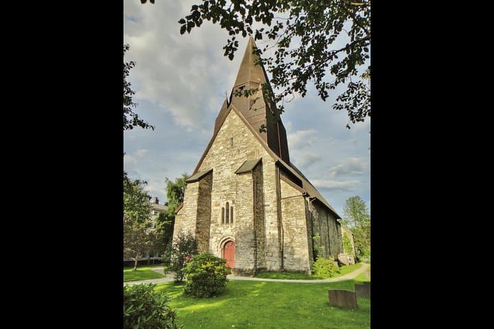 PRIVATE GUIDED TOUR: King of the Fjords – round trip to the Sognefjord, 11 hours 5