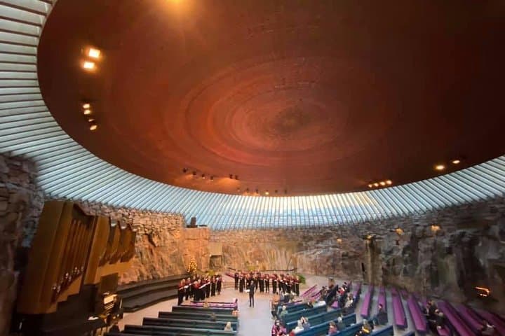 Private Helsinki Sightseeing walking + Car