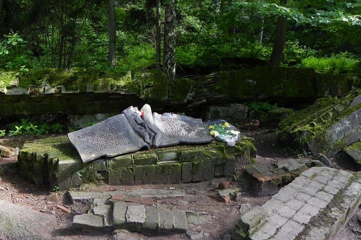 Gdansk Wolf’s Lair, St. Lipka & Mamerki Private Guided Tour 4