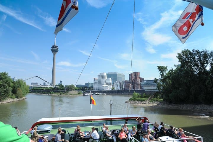 Düsseldorf Sightseeing round-trip Cruise 4
