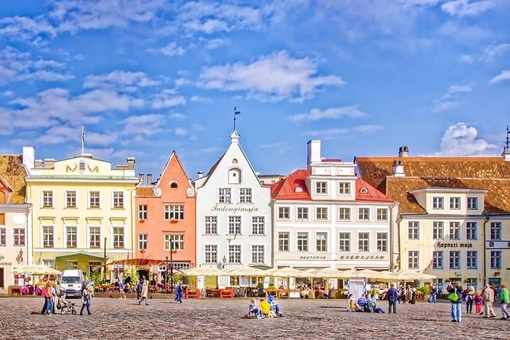 Explore Tallinn in 60 minutes with a Local 2