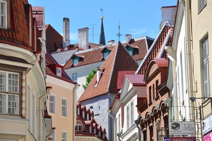 Explore Tallinn in 60 minutes with a Local 3