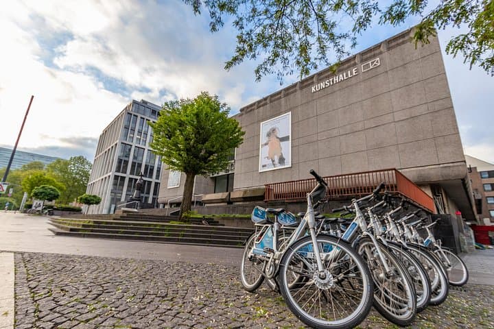 Explore Dusseldorf in 60 minutes with a Local 4