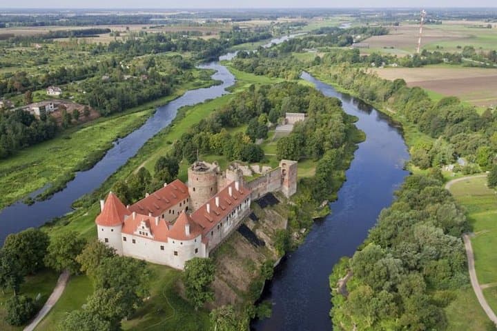 Riga to Vilnius - Sightseeing transfer 5