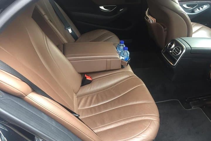 Private transfer from Dusseldorf to Amsterdam or Schiphol Airport 4