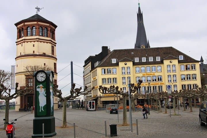 Airport Transfer: Airport DUS to Dusseldorf by Luxury Car 4