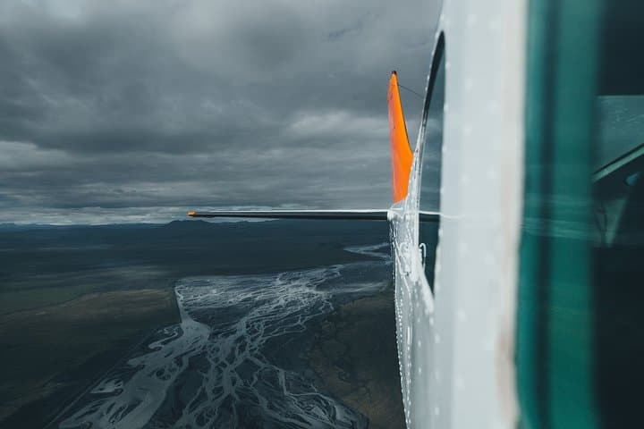 Airplane tour over black sands and riverbeds from Skaftafell 4