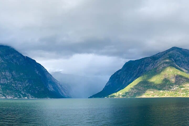 4 Day Bergen - Hardangerfjord private fjord-cruise 5