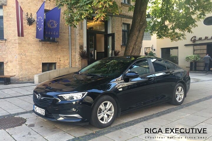 Private Transfer from Hotel to Riga Airport with English speaking driver 2