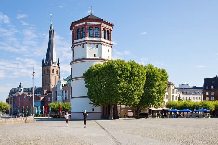 Private audio book city rally in Düsseldorf’s old town 2