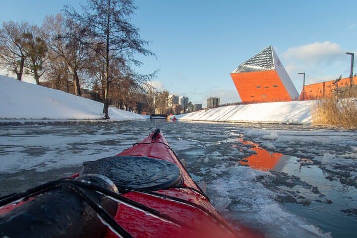 Guided Winter Kayak Tour in Gdańsk & Hot Chocolate Treat 5