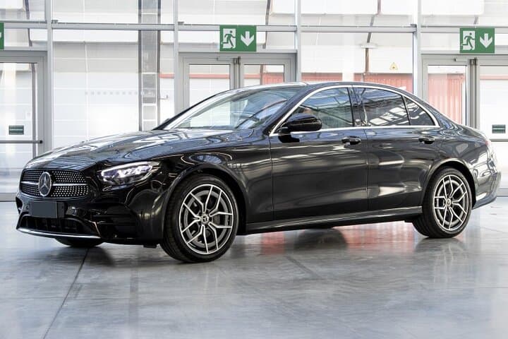 Arrival Private Transfer Helsinki airport HEL to Helsinki by Car 4