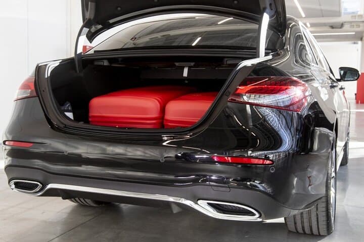 Arrival Private Transfer Helsinki airport HEL to Helsinki by Car 3