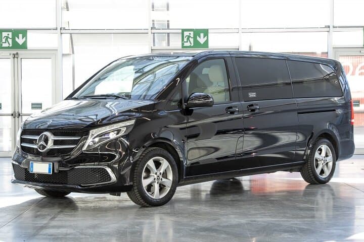 Minivan Departure Transfer Helsinki City to Helsinki Airport HEL