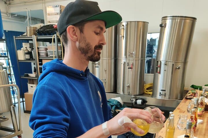 Meadery 1-Hour Tasting in Hella 4