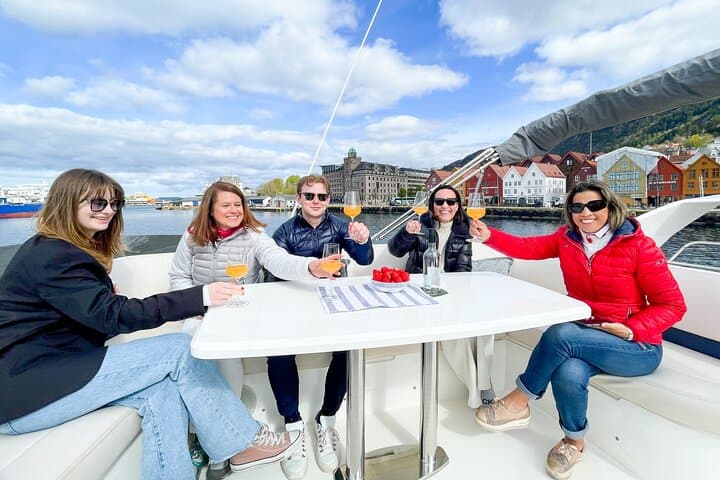 Private yacht evening cruise in Bergen, including champagne 3