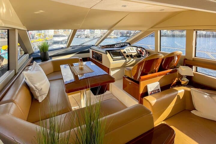 Private yacht evening cruise in Bergen, including champagne 4