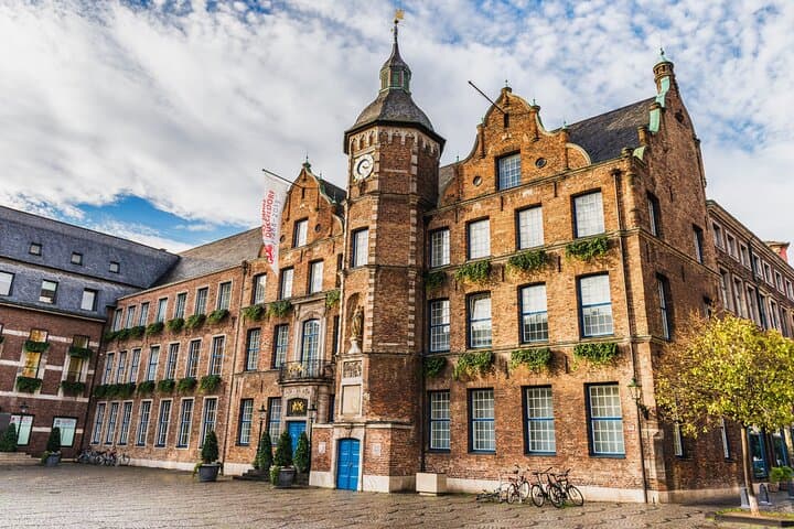 Dusseldorf Scavenger Hunt & Highlights Self-Guided Walking Tour