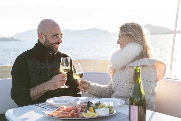 Private yacht evening cruise in Bergen, including champagne 2