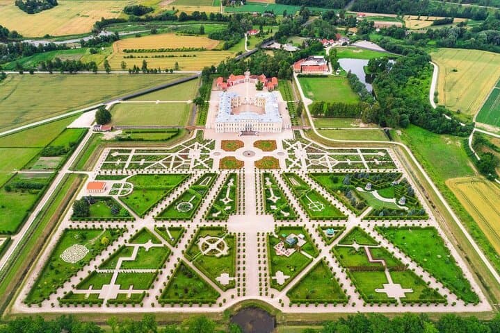 Private Transfer: Klaipeda to Ryga via Hill of Crosses & Rundale Palace 2