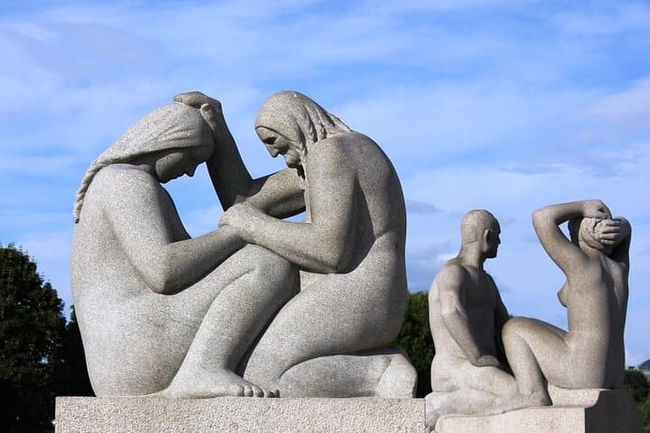 Visit the Instaworthy Spots of Oslo's Vigeland Park with a Local 3