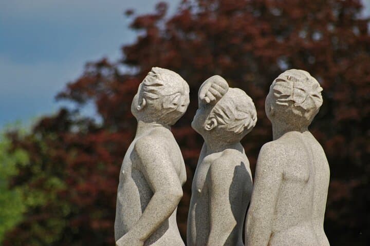 Visit the Instaworthy Spots of Oslo's Vigeland Park with a Local 4