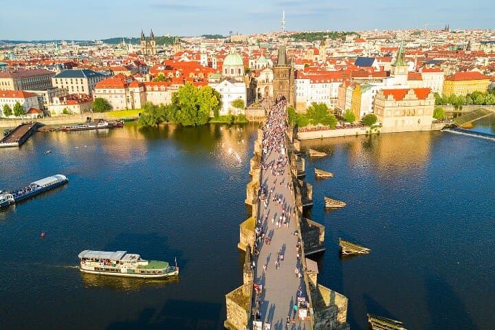 Exclusive Guided & Customized Private Oslo City Tour in Limo 3
