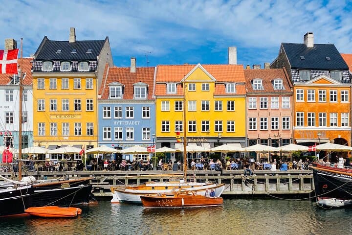 Private Copenhagen Boat cruise in Scandinavian mahogany boat 2