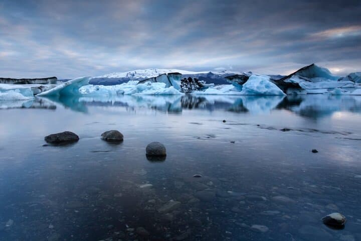 Diamond Beach & Jökulsárlón Floating Glacier Guided Day Tour 3
