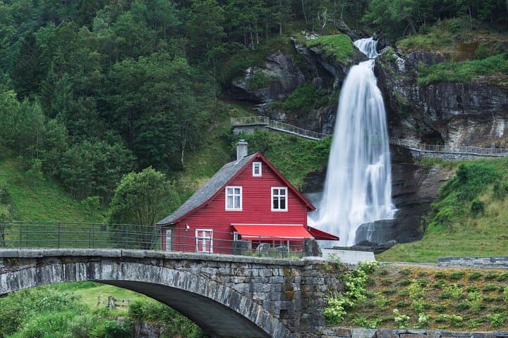 Bergen: Private Waterfalls and Wonders Tour in Norway 2