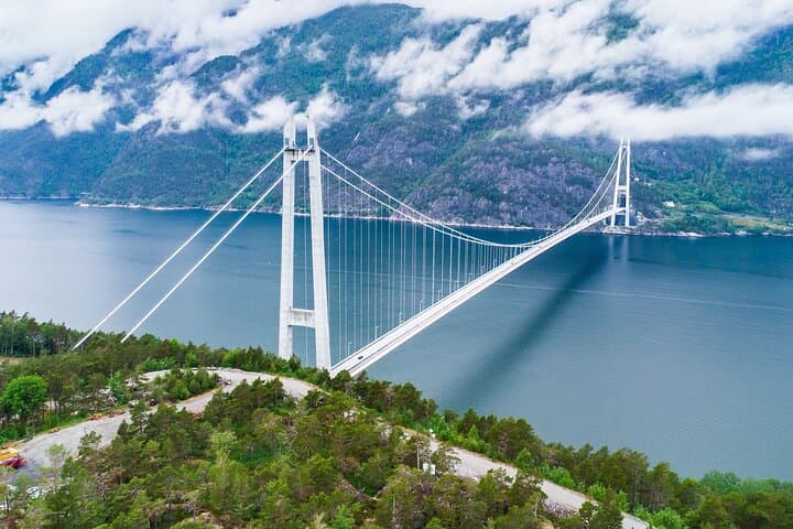 Bergen: Private Waterfalls and Wonders Tour in Norway