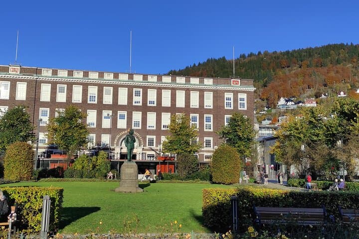 Private Tour in Bergen with Professional Guides 3