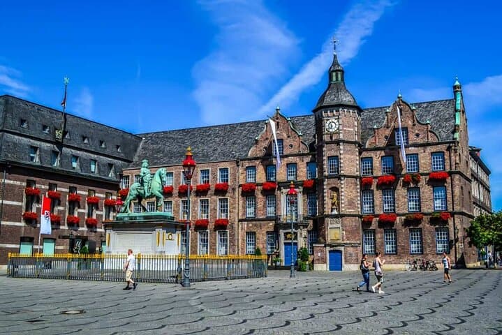 Dusseldorf: City Walk Audio Guide in 7 Languages on your Phone 5