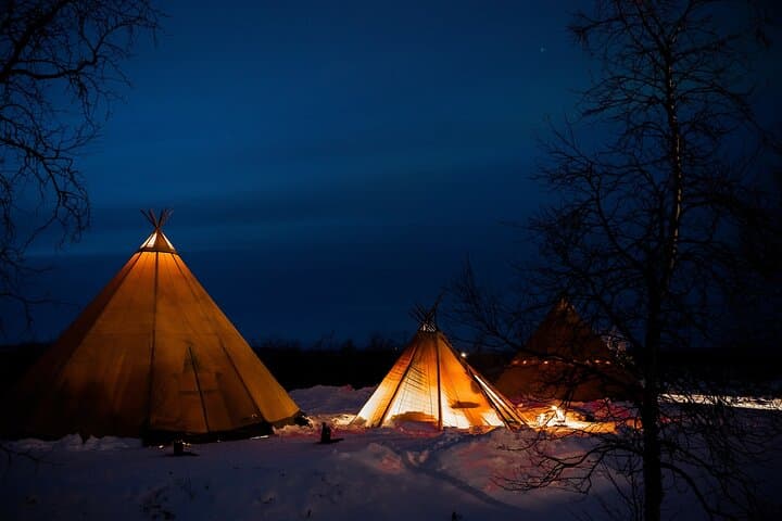 Experience the majestic Auroras Kiruna-Abisko & lodge dinner 3