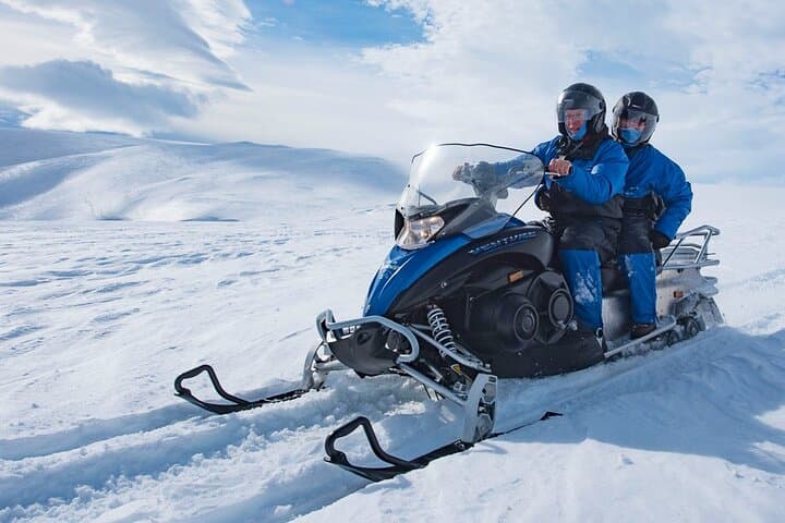 Snowmobile tour on Vatnajökull