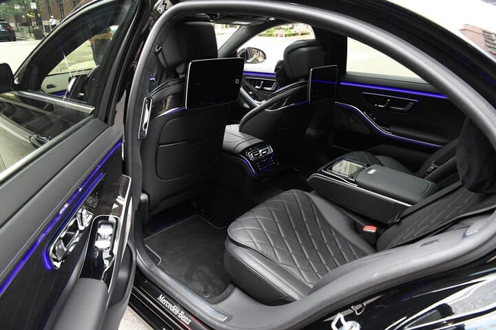 Airport Transfer: Airport DUS to Dusseldorf by Luxury Car 2